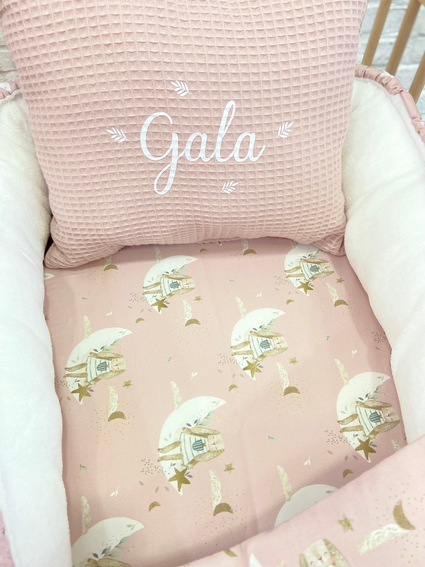 Pack Baby Conejita (nido, manta y cojín personalizado)