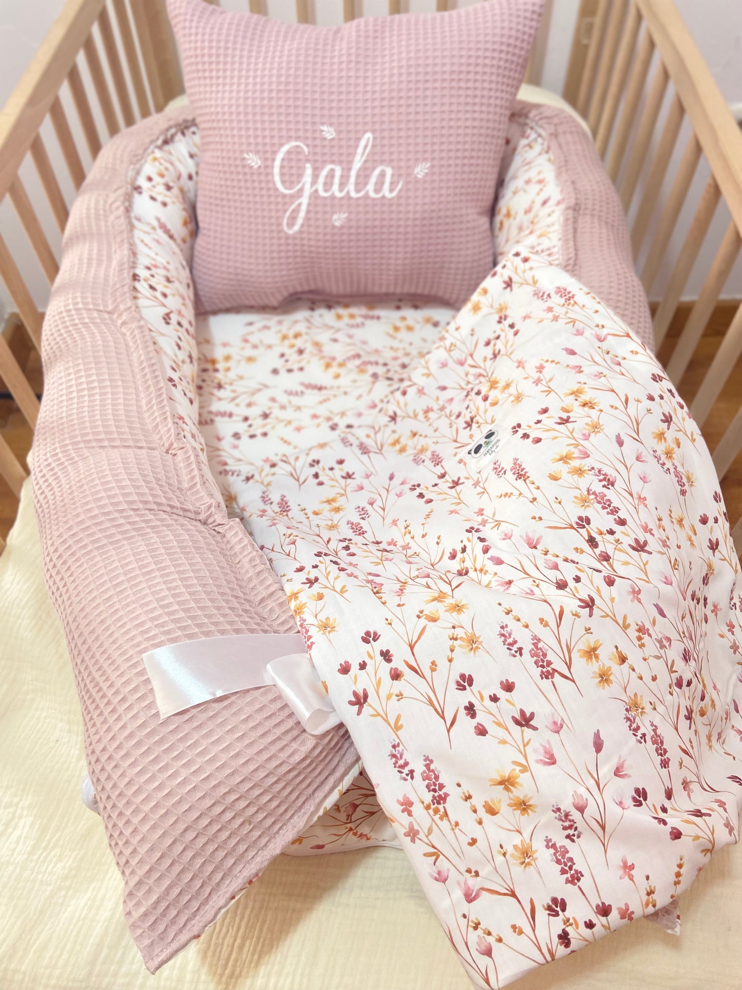 Pack Baby Harmony Rose (nido, manta y cojín personalizado)