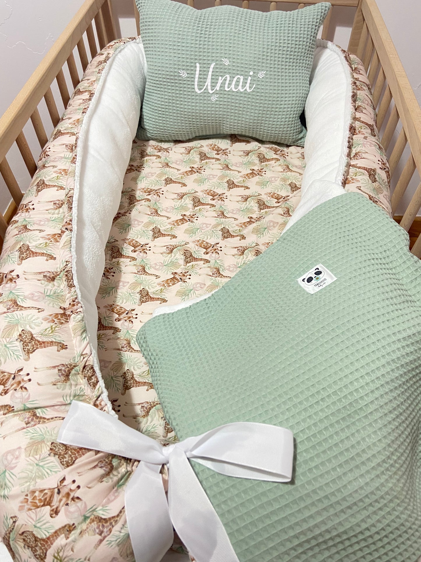Pack Baby Jirafa Safari (nido, manta y cojín personalizado)