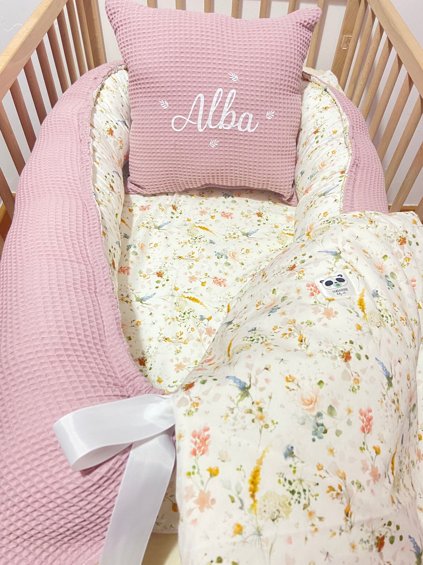 Pack Baby Nido Flor Boho (nido, manta y cojín personalizado)
