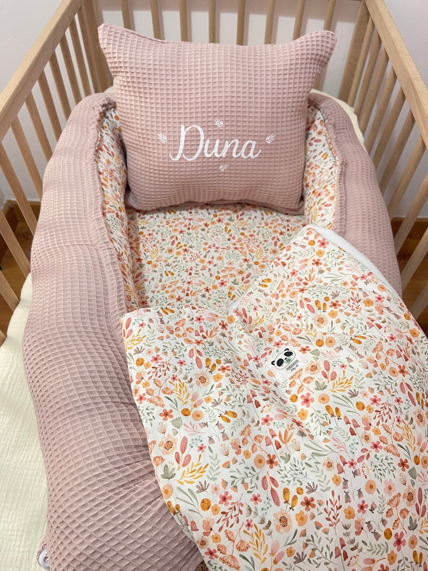 Pack Baby Nido Flor Acuarela (nido, manta y cojín personalizado)
